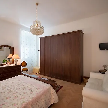Bed & Breakfast Antico Borgo Teresiano 4*
